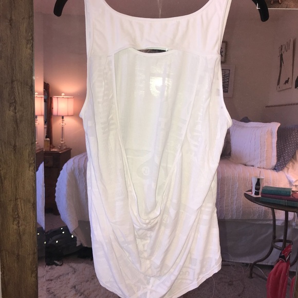 lululemon yoga tank with open back - Picture 3 of 3